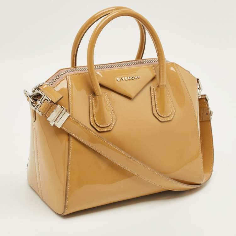 مملوكة مسبقًا Givenchy Antigona Small Beige Patent Leather Satchel