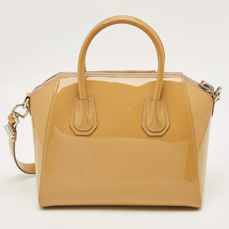 مملوكة مسبقًا Givenchy Antigona Small Beige Patent Leather Satchel