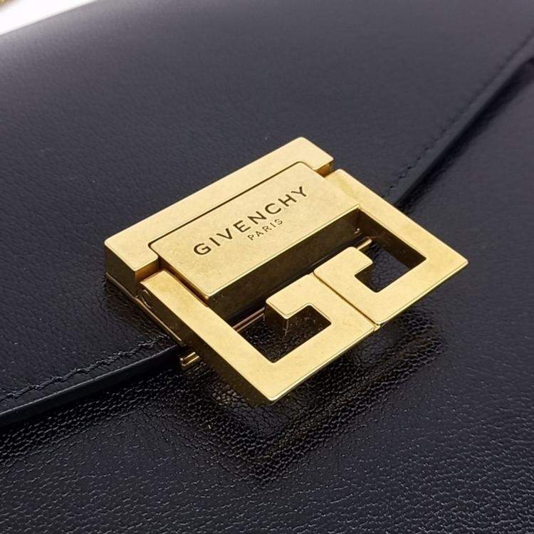 Pre Owned Givenchy Black Leather GV3 Medium