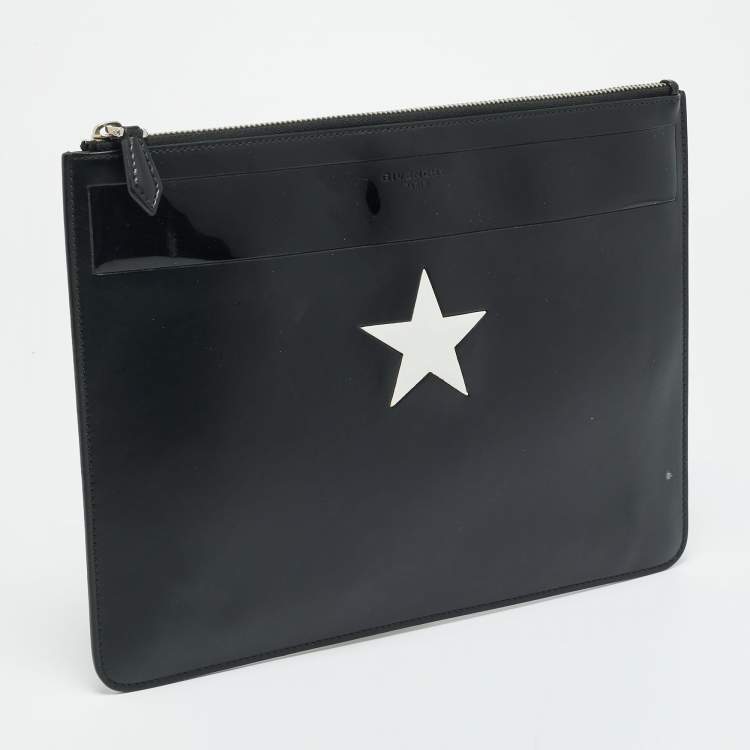 مملوكة مسبقًا Givenchy Star Print Black Patent and Leather Clutch