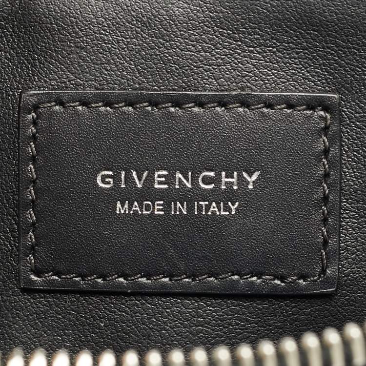 مملوكة مسبقًا Givenchy Star Print Black Patent and Leather Clutch