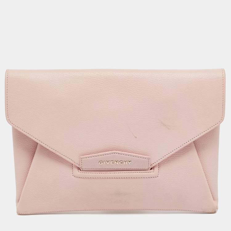مملوكة مسبقًا Givenchy Antigona Envelope Pink Leather Clutch