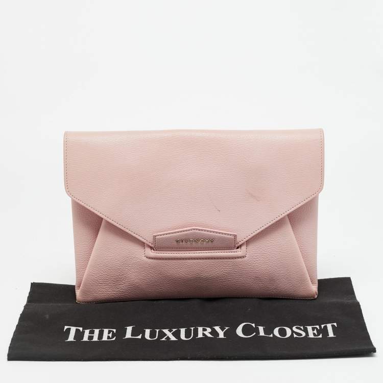 مملوكة مسبقًا Givenchy Antigona Envelope Pink Leather Clutch