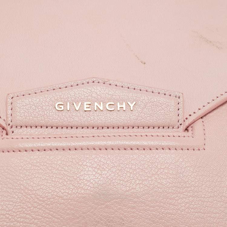مملوكة مسبقًا Givenchy Antigona Envelope Pink Leather Clutch