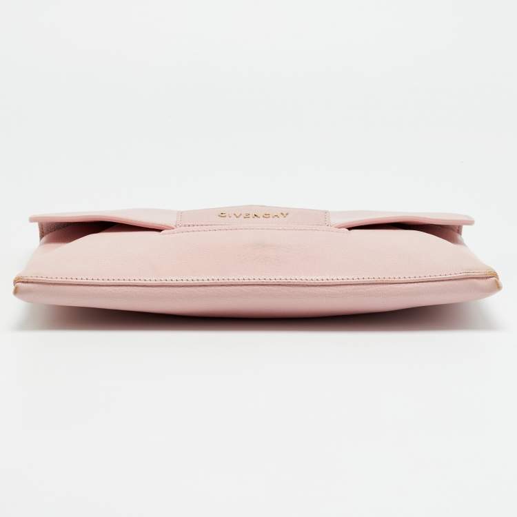 مملوكة مسبقًا Givenchy Antigona Envelope Pink Leather Clutch