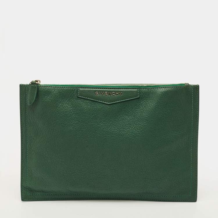 مملوكة مسبقًا Givenchy Antigona Green Leather Zip Clutch