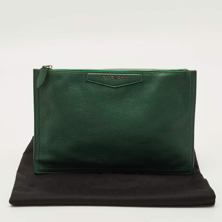 مملوكة مسبقًا Givenchy Antigona Green Leather Zip Clutch