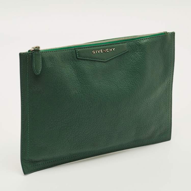 مملوكة مسبقًا Givenchy Antigona Green Leather Zip Clutch