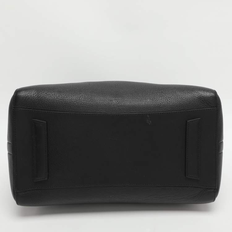 مملوكة مسبقًا Givenchy Antigona Medium Black Leather Satchel