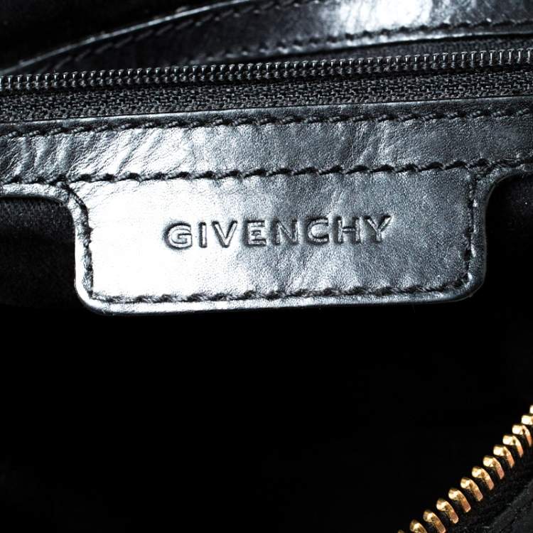 مملوكة مسبقًا Givenchy Black Leather Hobo