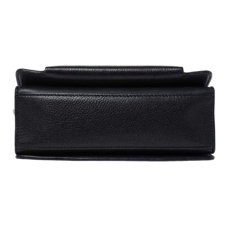 مملوكة مسبقًا Givenchy Black Leather GV3 Shoulder Bag