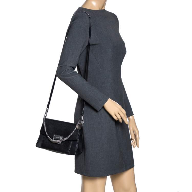 مملوكة مسبقًا Givenchy Black Leather GV3 Shoulder Bag
