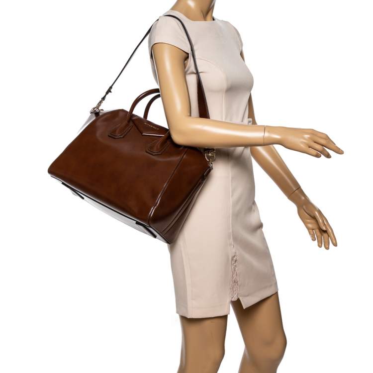 مملوكة مسبقًا Givenchy Brown Leather Medium Antigona Satchel