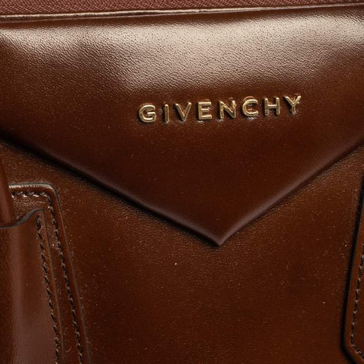 مملوكة مسبقًا Givenchy Brown Leather Medium Antigona Satchel