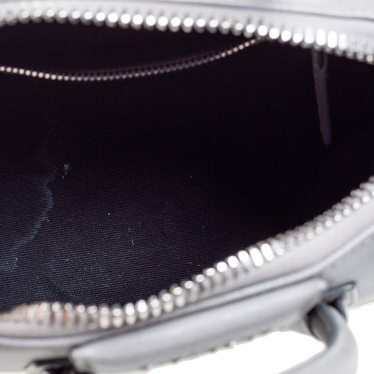 مملوكة مسبقًا Givenchy Grey Leather Mini Antigona Satchel