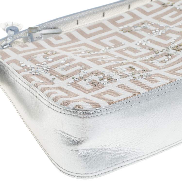مملوكة مسبقًا Givenchy Silver/Beige Signature Canvas and Leather Small Baguette Bag