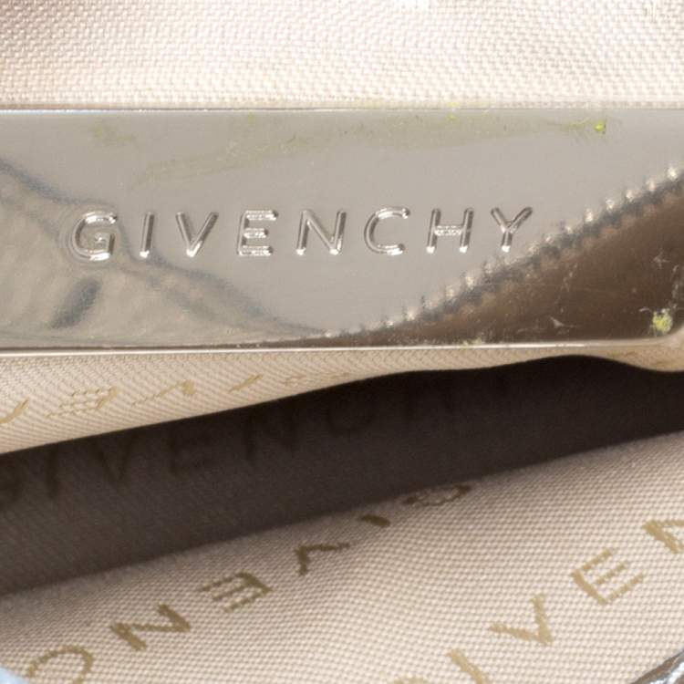مملوكة مسبقًا Givenchy Silver/Beige Signature Canvas and Leather Small Baguette Bag
