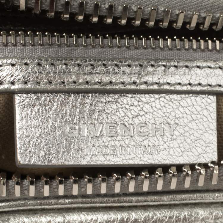 مملوكة مسبقًا Givenchy Silver Leather Mini Antigona Satchel