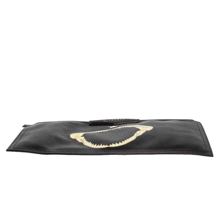 Pre Owned Givenchy Black Patent Leather Printed Clutch