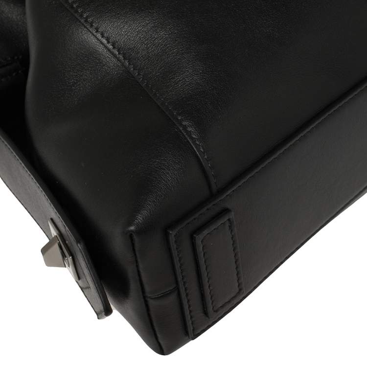 مملوكة مسبقًا Givenchy Black Leather Small Antigona Satchel