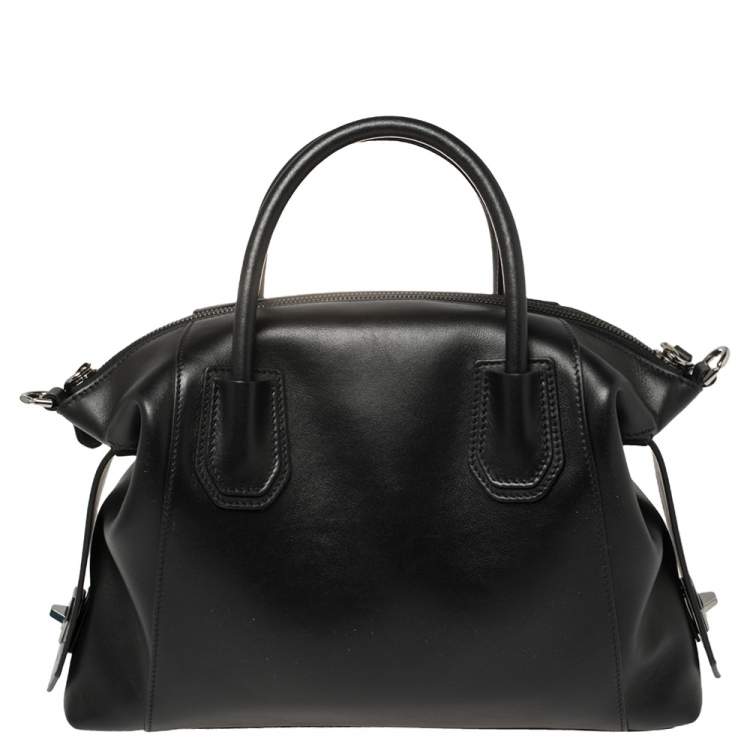 مملوكة مسبقًا Givenchy Black Leather Small Antigona Satchel