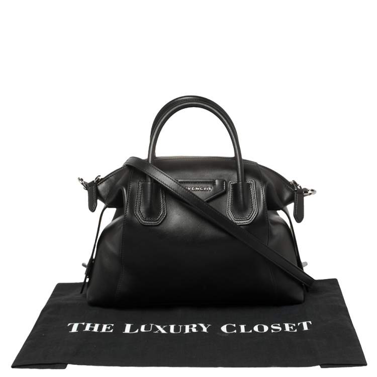 مملوكة مسبقًا Givenchy Black Leather Small Antigona Satchel