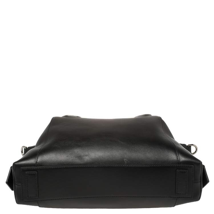 مملوكة مسبقًا Givenchy Black Leather Small Antigona Satchel