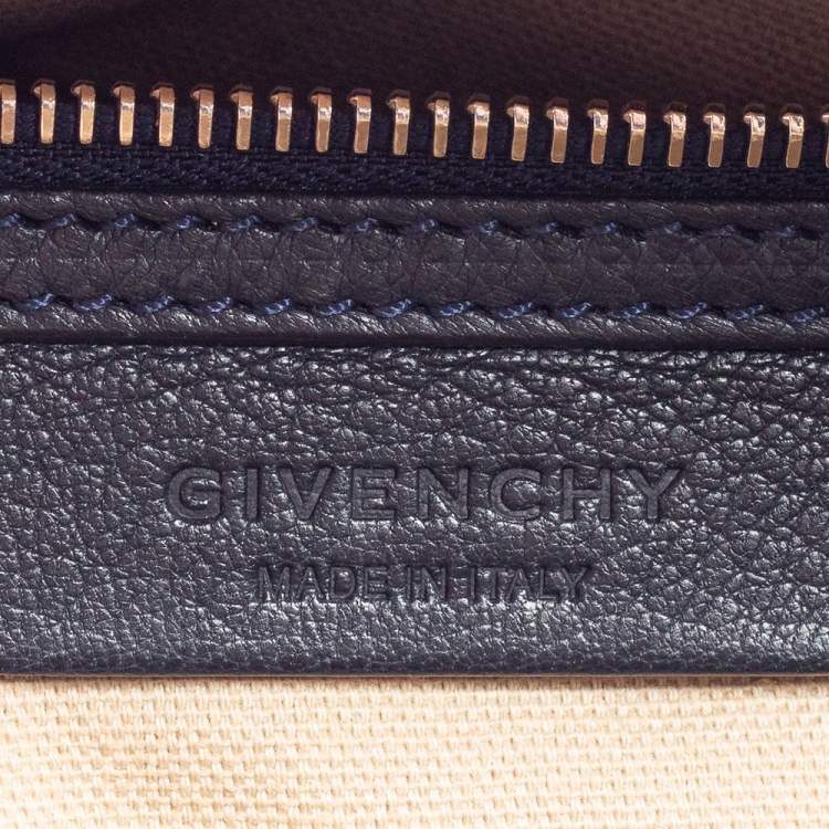 مملوكة مسبقًا Givenchy Navy Blue Leather Small Antigona Satchel