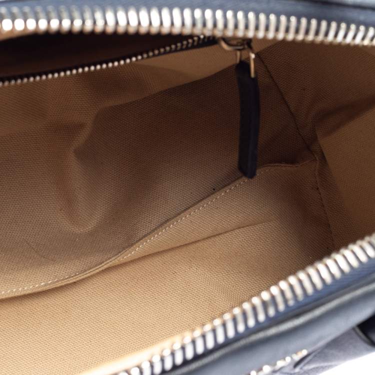 مملوكة مسبقًا Givenchy Navy Blue Leather Small Antigona Satchel