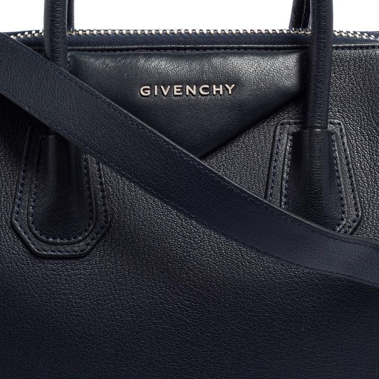 مملوكة مسبقًا Givenchy Navy Blue Leather Small Antigona Satchel