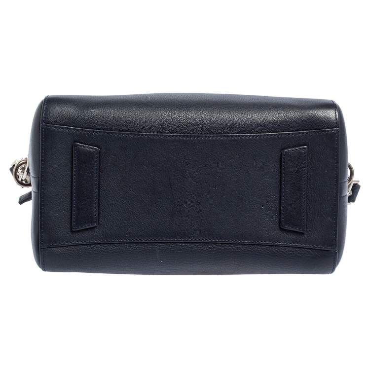 مملوكة مسبقًا Givenchy Navy Blue Leather Small Antigona Satchel