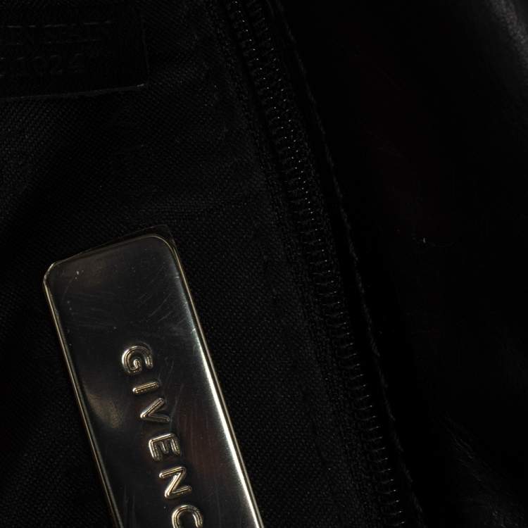 مملوكة مسبقًا Givenchy Black Leather Baguette