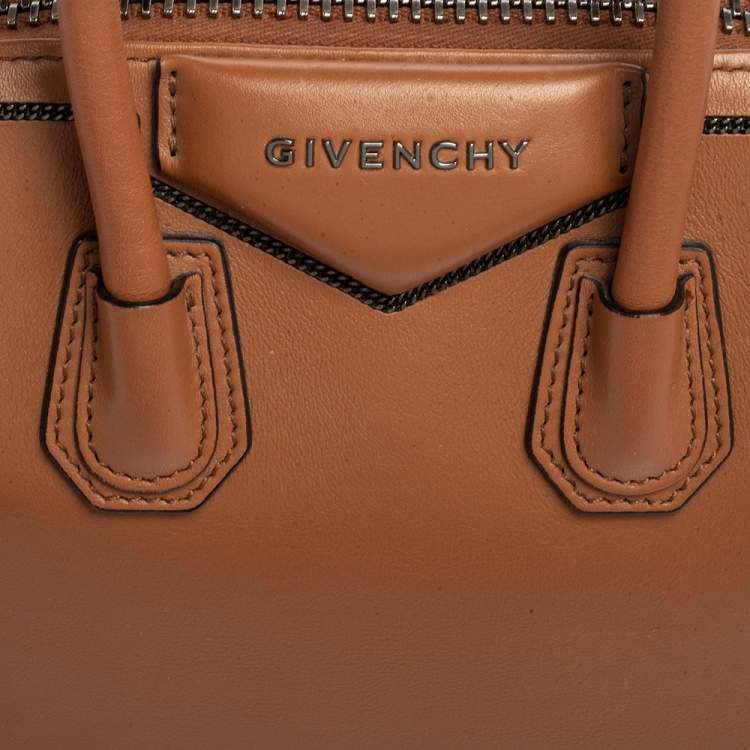 مملوكة مسبقًا Givenchy Brown Leather Mini Antigona Satchel