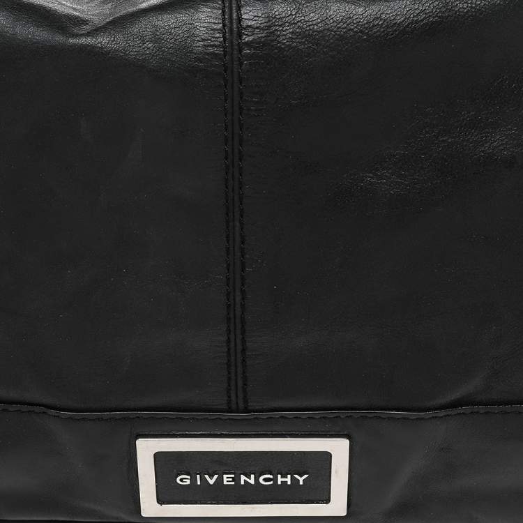 Pre Owned Givenchy Black Leather Zip Shoulder Bag