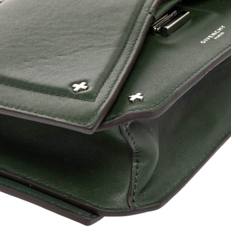 مملوكة مسبقًا Givenchy Green Leather Bow Cut Flap Crossbody Bag