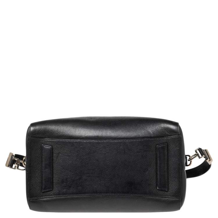 مملوكة مسبقًا Givenchy Black Leather Medium Antigona Satchel 