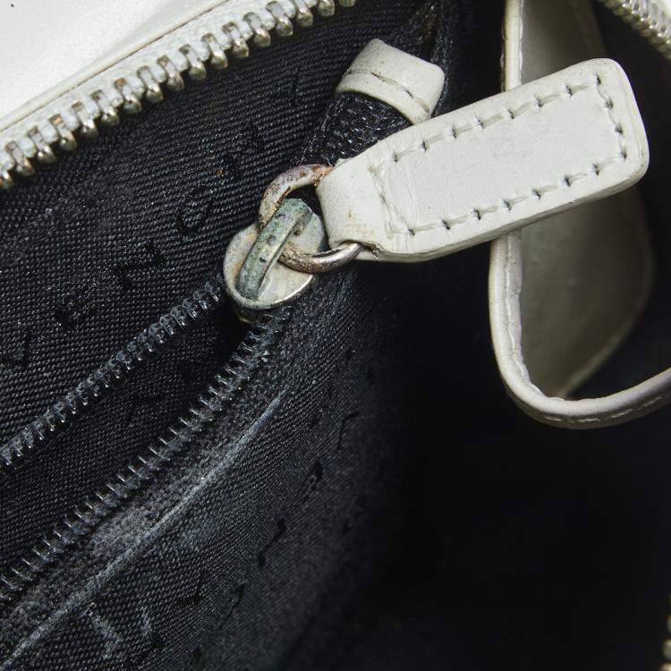 Pre Owned Givenchy White Leather Logo Flap Shoulder Bag
