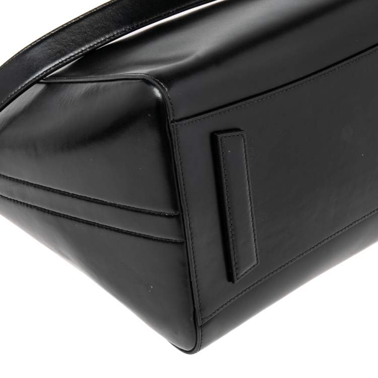 مملوكة مسبقًا Givenchy Black Gloddy Leather Medium Antigona Satchel