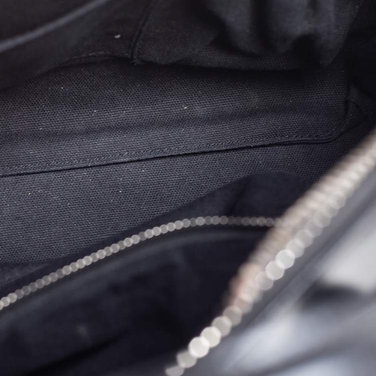 مملوكة مسبقًا  Givenchy Black Glossy Leather Small Antigona Satchel