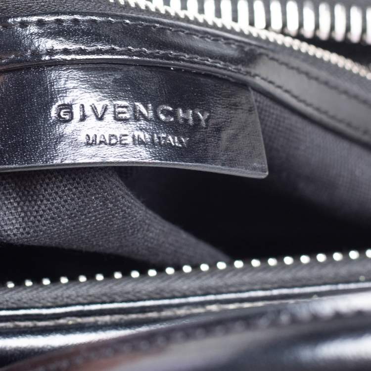 مملوكة مسبقًا  Givenchy Black Glossy Leather Small Antigona Satchel