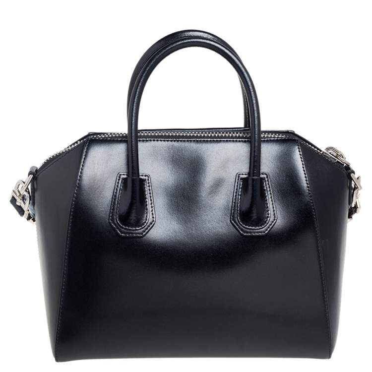 مملوكة مسبقًا  Givenchy Black Glossy Leather Small Antigona Satchel