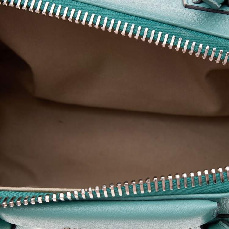 مملوكة مسبقًا Givenchy Turquoise Leather Small Antigona Satchel