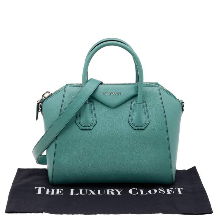 مملوكة مسبقًا Givenchy Turquoise Leather Small Antigona Satchel