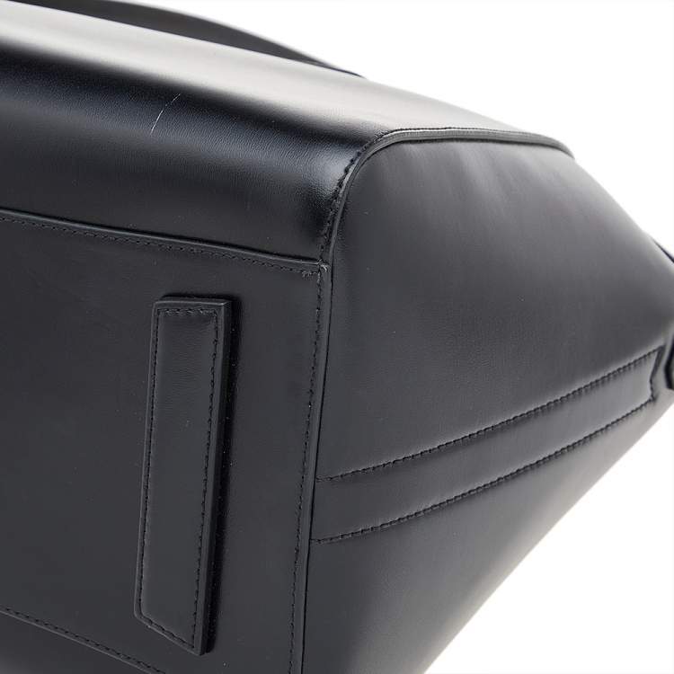 مملوكة مسبقًا Givenchy Black Leather Medium Antigona Satchel