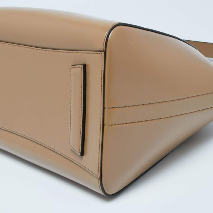 مملوكة مسبقًا Givenchy Beige Leather Medium Antigona Satchel