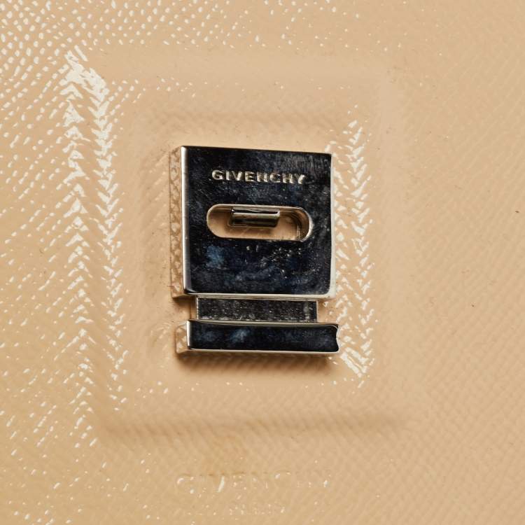 Pre Owned Givenchy Beige Patent Leather Bow Cut Chain Clutch