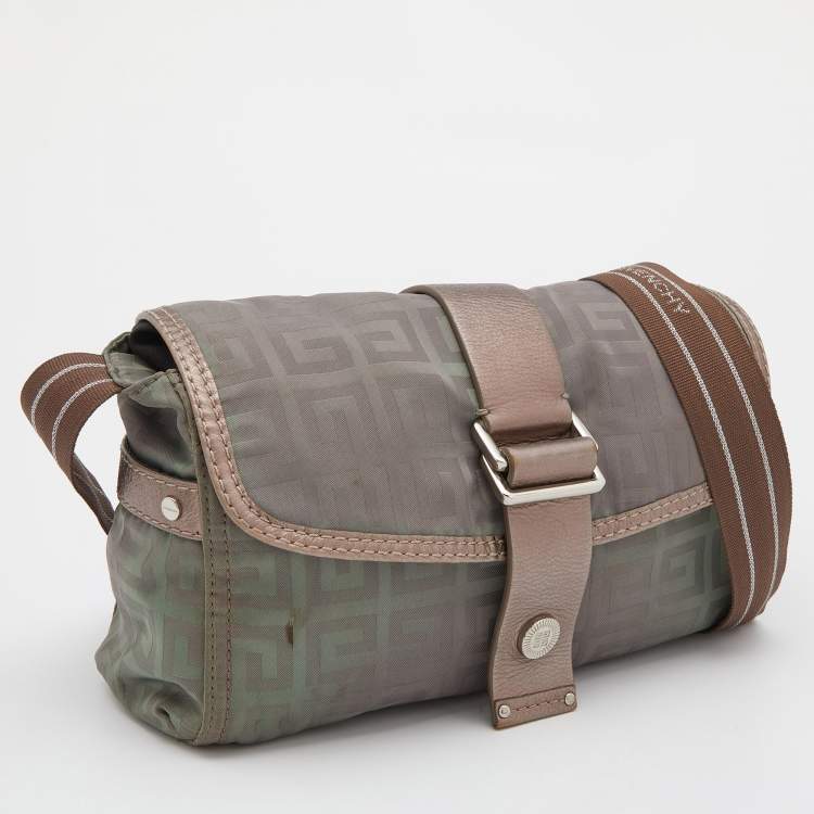 مملوكة مسبقًا Givenchy Green/Metallic Signature Nylon and Leather Flap Shoulder Bag 