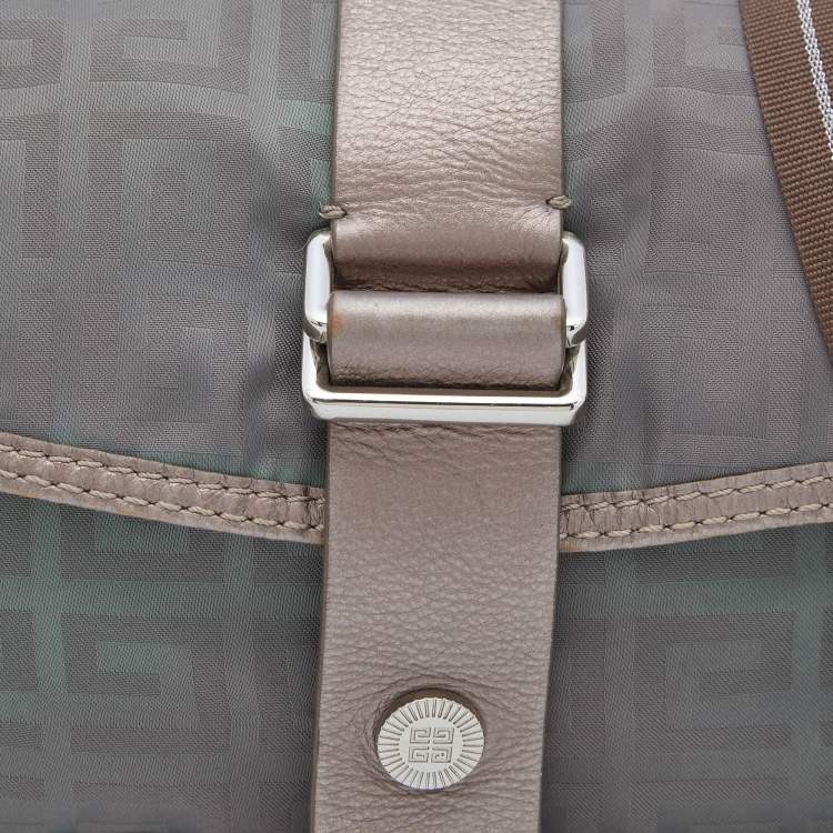 مملوكة مسبقًا Givenchy Green/Metallic Signature Nylon and Leather Flap Shoulder Bag 