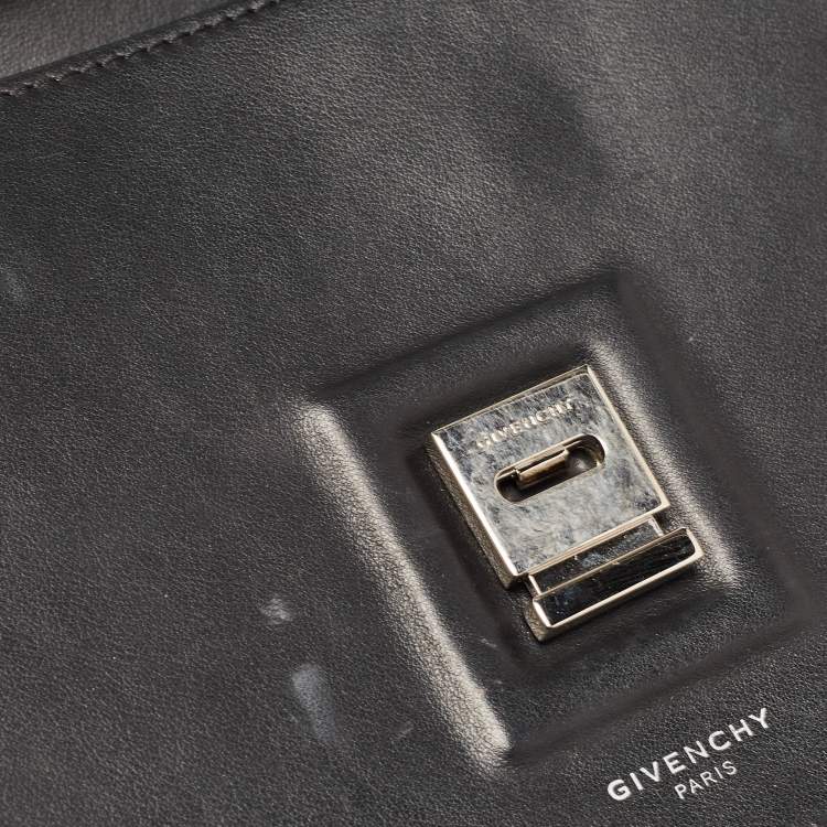 Pre Owned Givenchy Black/White Leather Star Bow Cut Flap Crossbody Bag