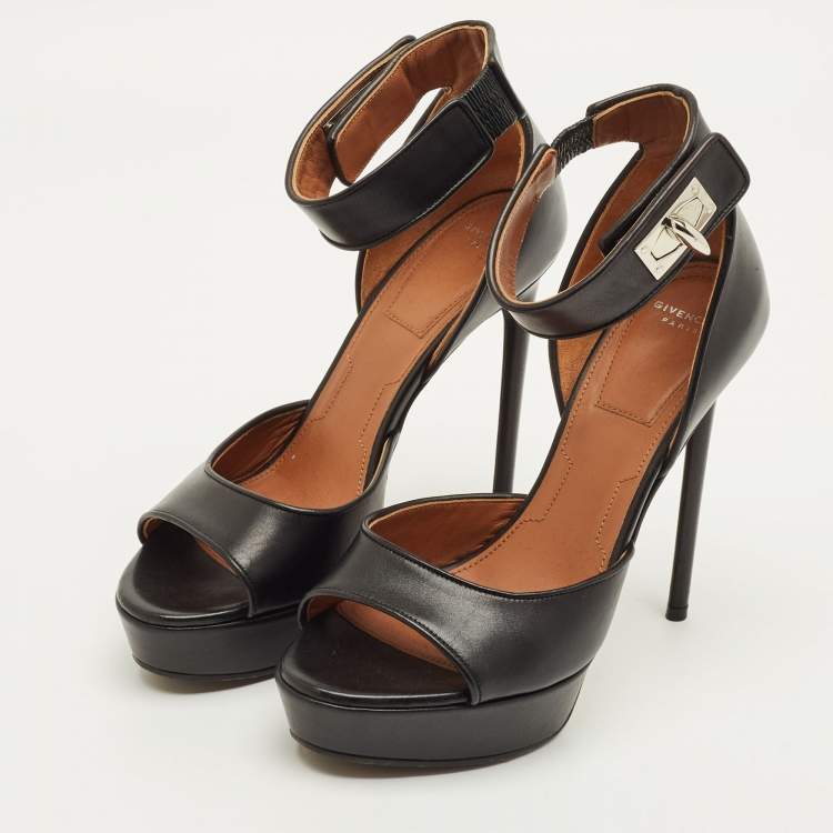 مملوكة مسبقًا Givenchy Shark Tooth Size 37 Black Leather Ankle Strap Sandals